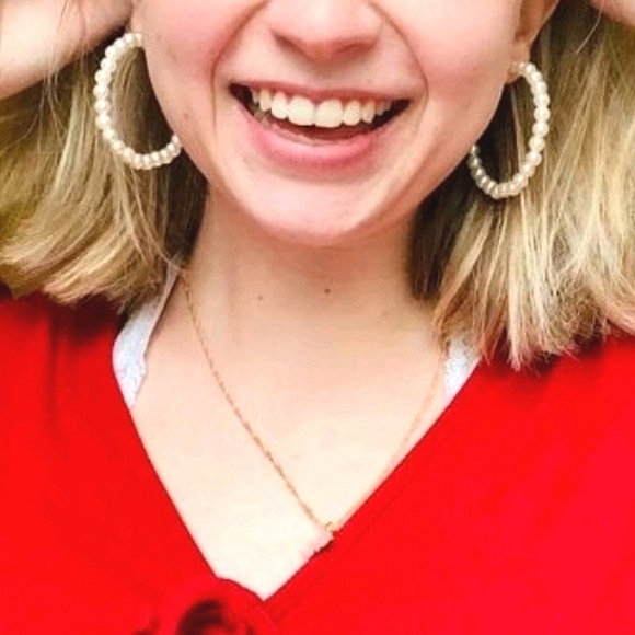 💖 2/$30 Women's Faux pearl beaded big gold plated hoop earrings - Picture 5 of 11